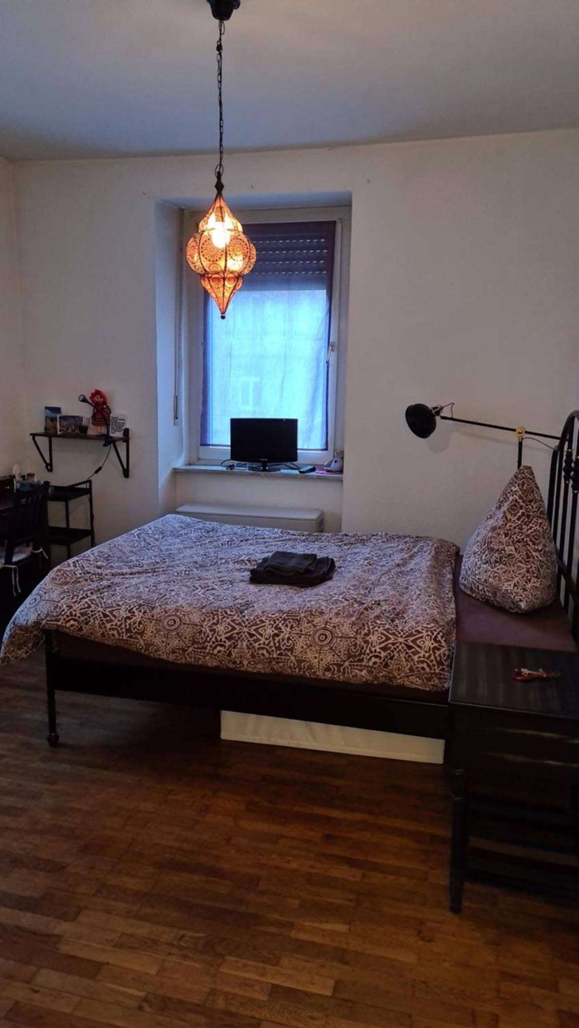 Gemuetliches Zimmer In Einer Altbauwohnung In Der Stadt 维尔茨堡 外观 照片